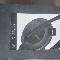 Bose Noise Cancelling Headphones 700 (Black)