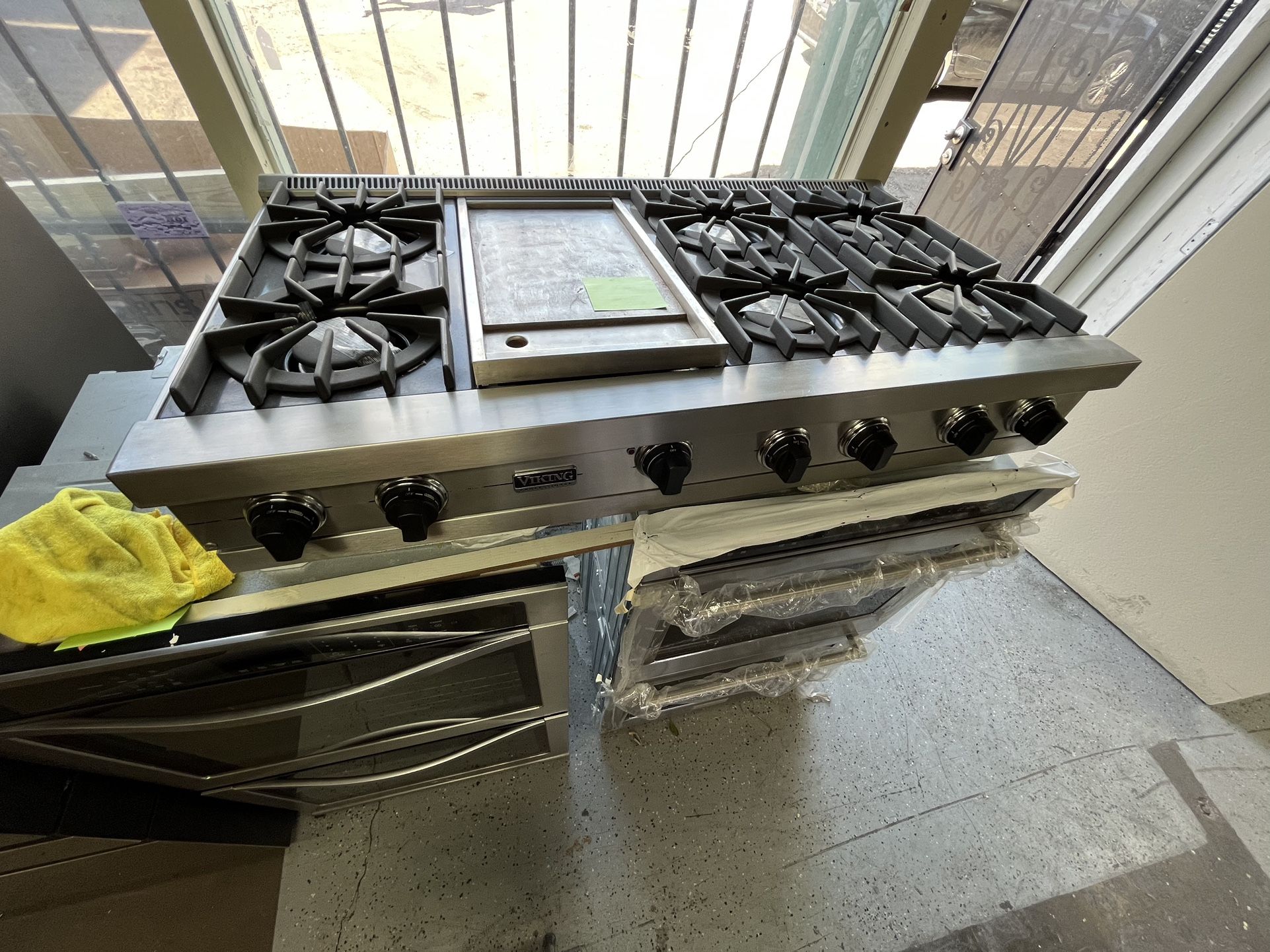 hot viking professional 48” stainless steel gas range top with griddle