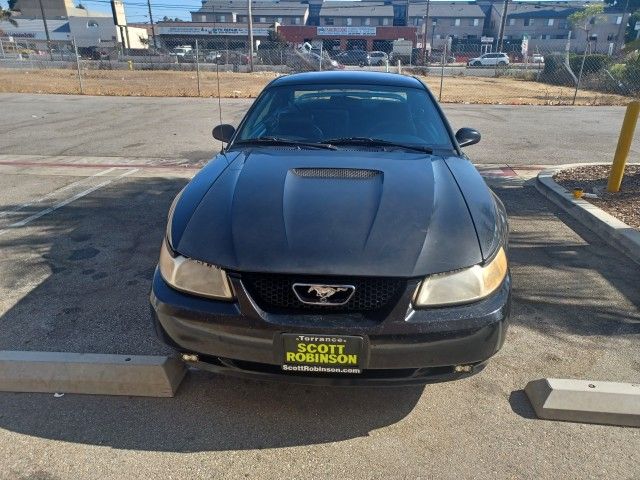 2000 Ford Mustang