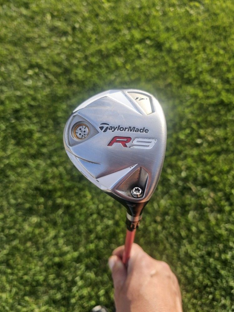 RH TaylorMade R9 4 Fairway Wood 17* 55 A Flex Aldila Graphite Shaft