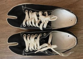 Title Maison Margiela Tabi Low Top Black White
