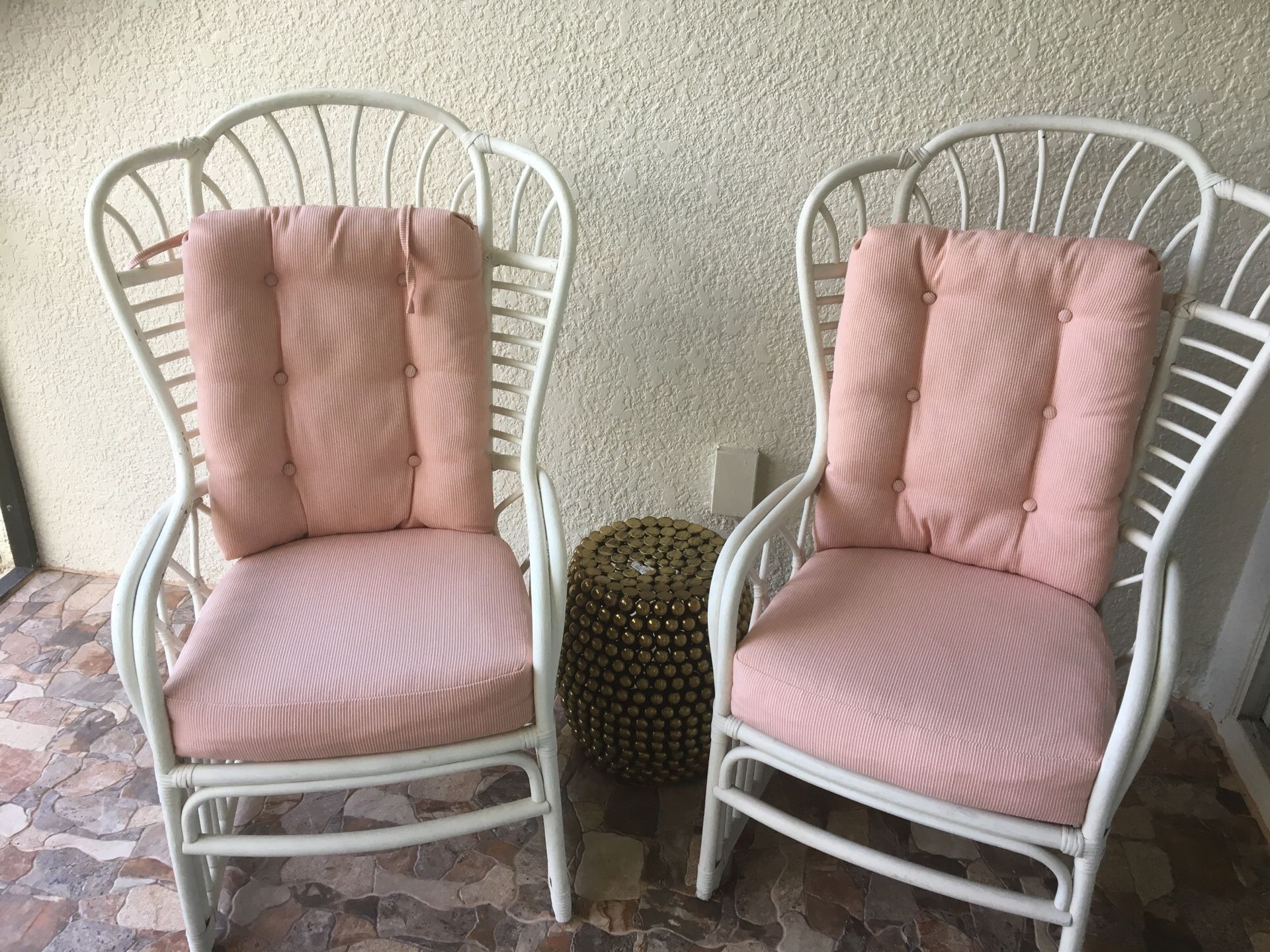 Patio furniture 4 chairs & glass table