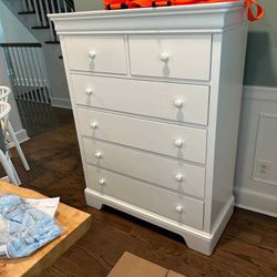 Beautiful White Wooden Dresser With 6 Drawers 