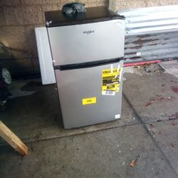 Whirlpool Mini Fridge (32"X19")