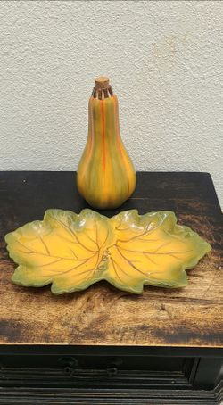 Fall Leaves Trinket/Candy Dish $5. Gourd Oil Bottle $4. Both for $8.
Bella Casa by Ganz. New Never used.
Pick up YUCAIPA. No Shipping Available.