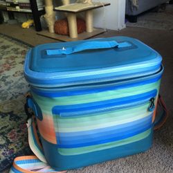 Waterproof cooler 
