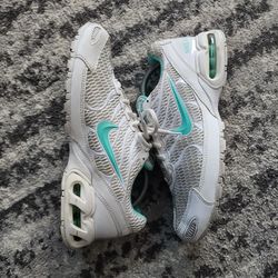 Nike Air Max Torch 4 Sneakers, Women’s Size 11, Pre-owned - White/Hyper Turquoise