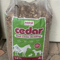 PETSPICK Red Cedar Pet Bedding for Pets 141L