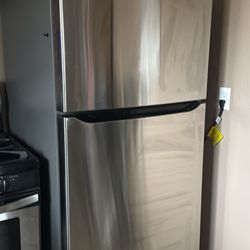 Refrigerator 