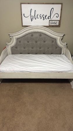 Farmhouse style twin bed