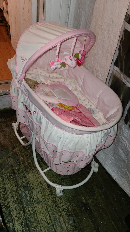 Like New Baby Girl Bed 