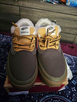 Vans Standard Low Fleece-Lined Sneakers
