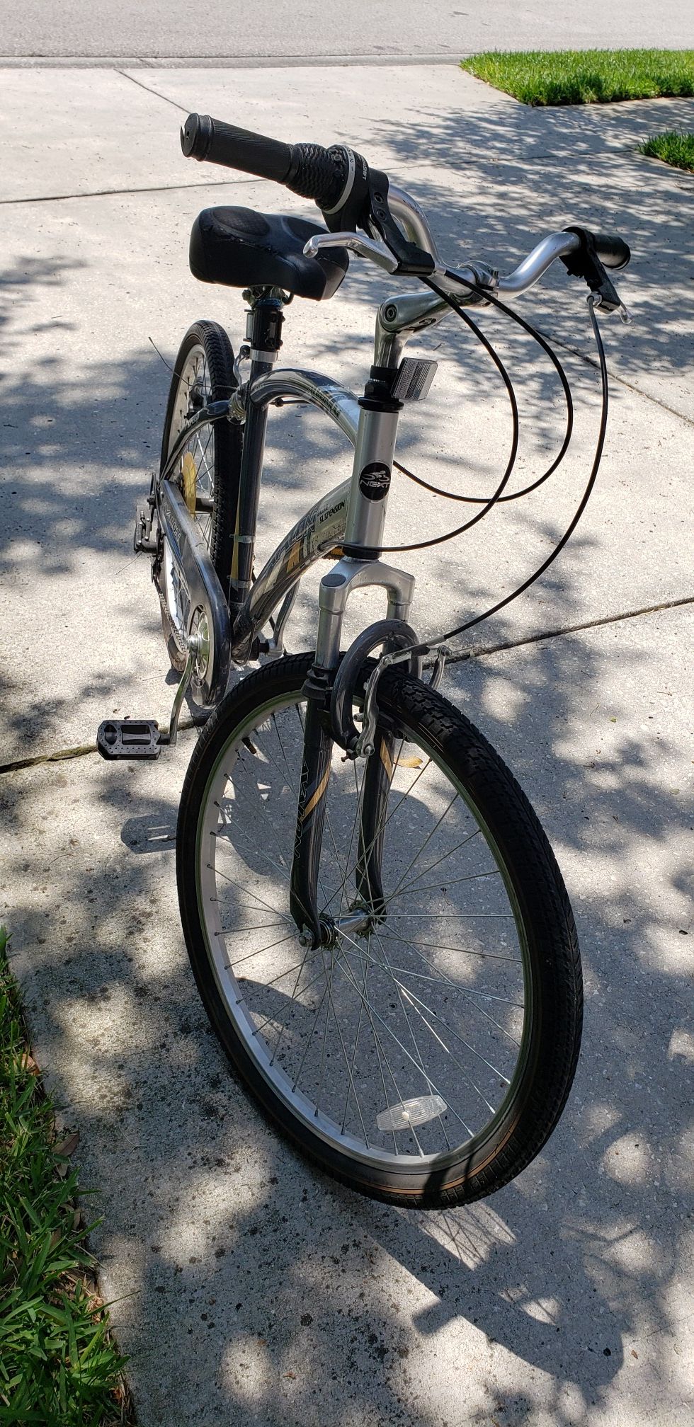 Men's Dual Suspension 7-Speed Cruiser good condition.