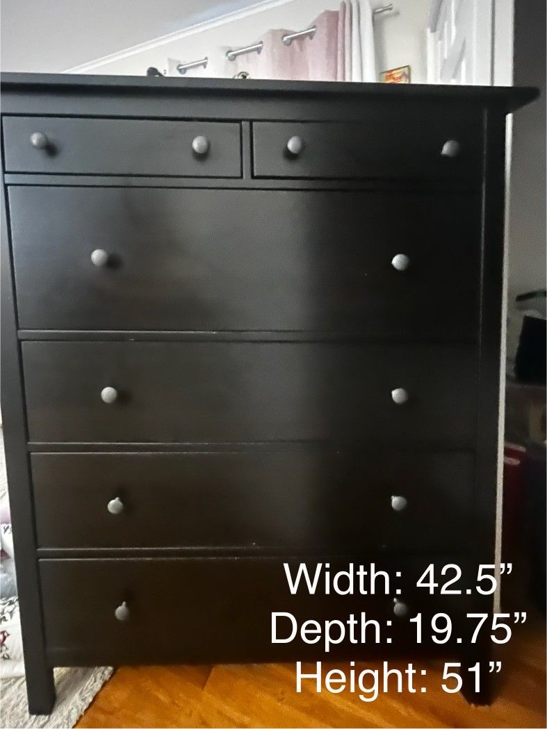Large Dresser For SALE. Nice Condition