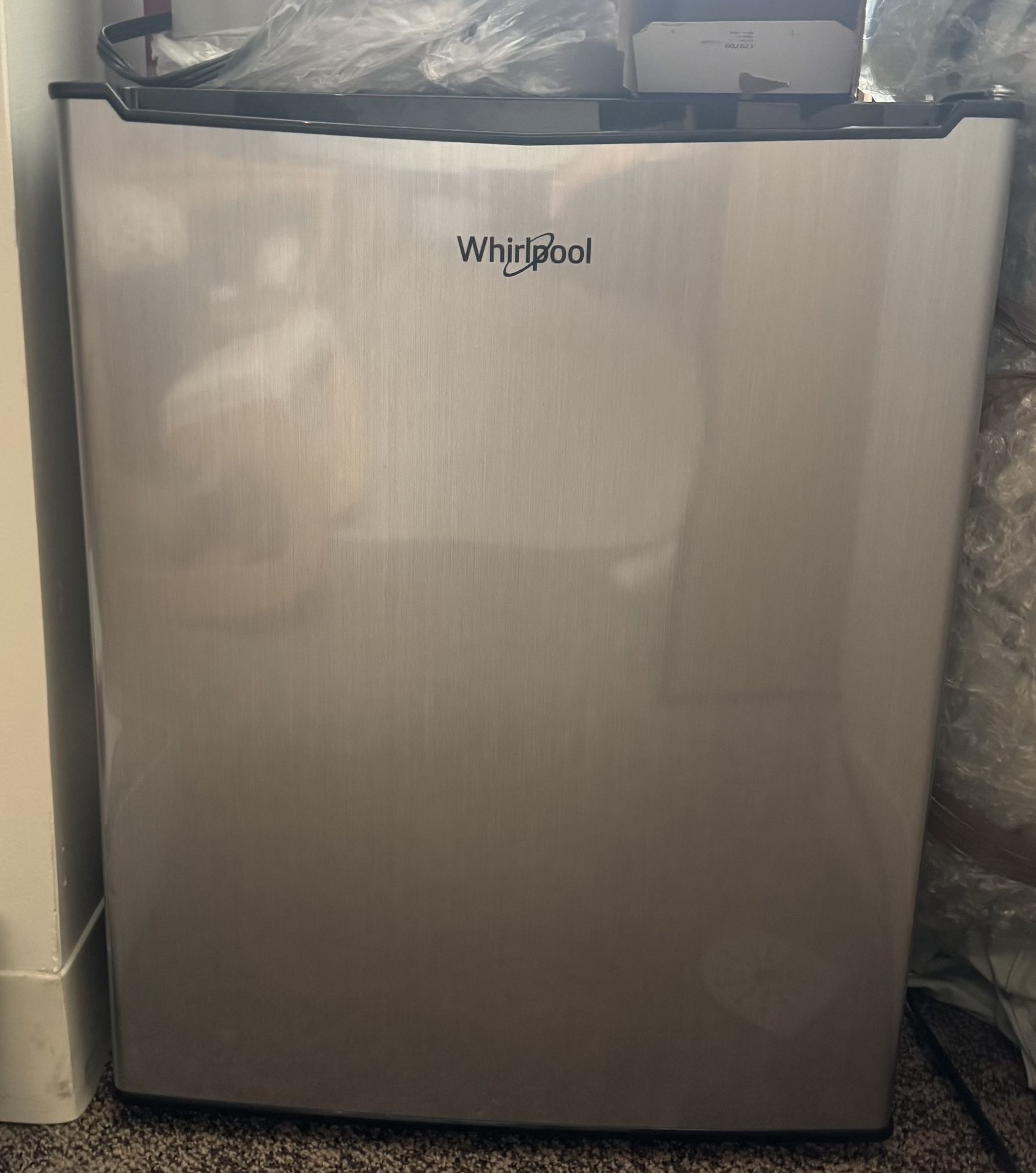 Whirlpool 2.7 cu ft Mini Refrigerator