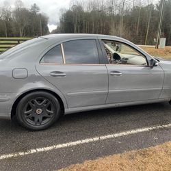 Mercedes Benz E350 4matic grey sedan