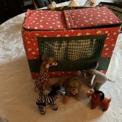 Folkmanis Compact Collapsible Table Top Puppet Theater 