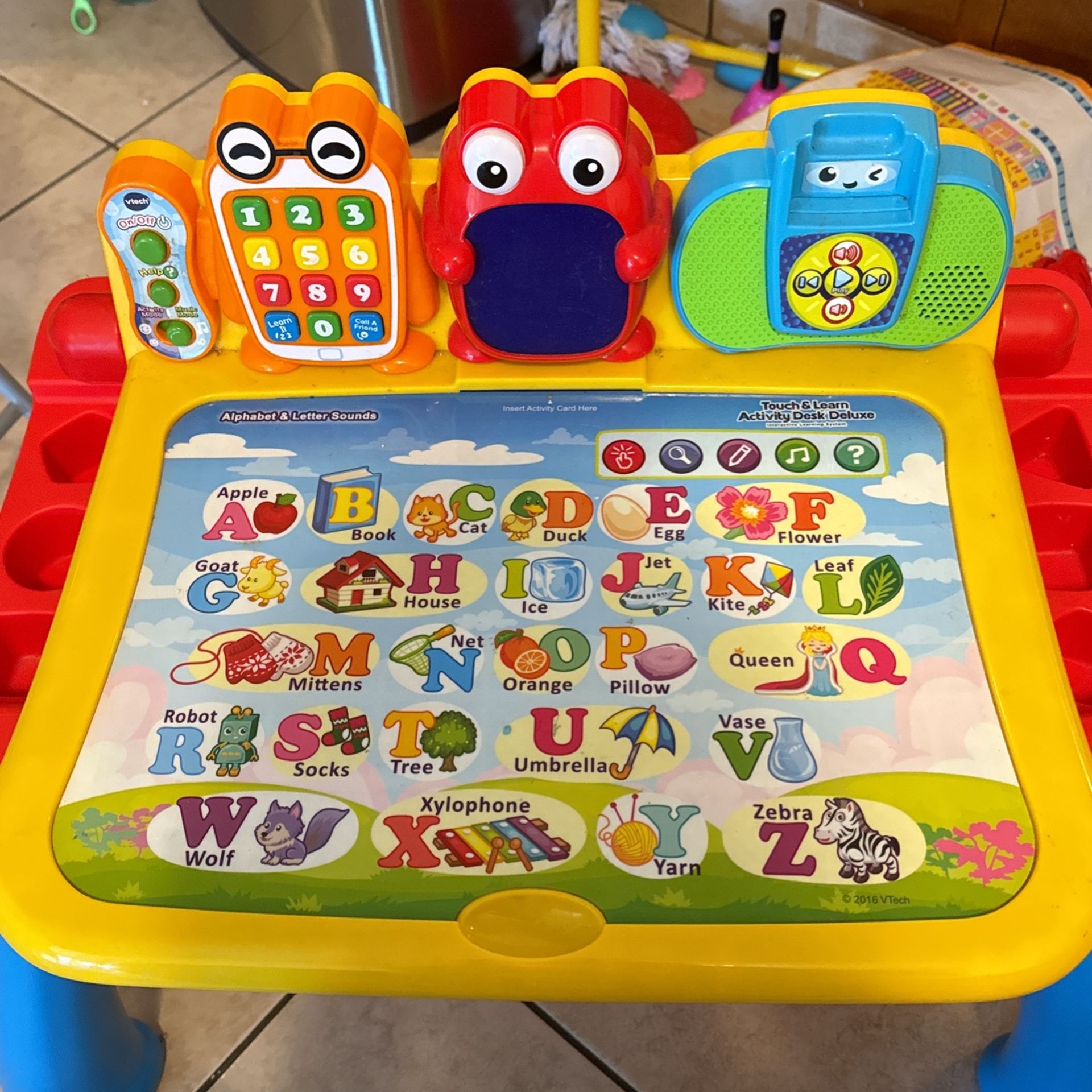 Vetch Touch And Learn Activity Desk 