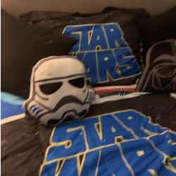 Star War bedroom Comforter, Pillows, Lamp, Decals, Trash Can, Toy Bin