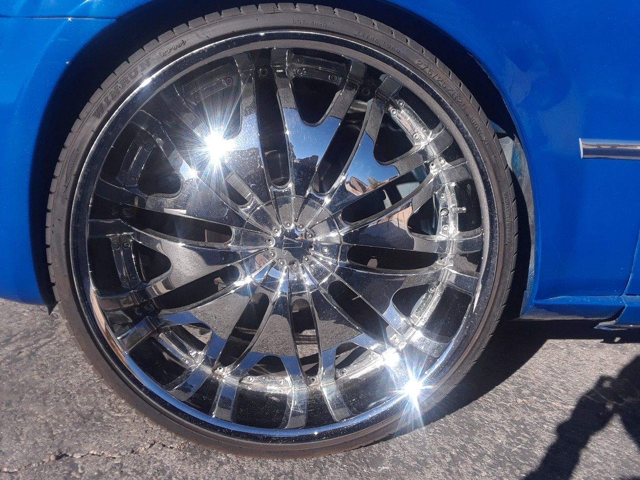 2006 Chrysler 300 sitting on 26s$5500 OBO