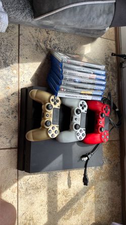 PS4 3 controllers and games