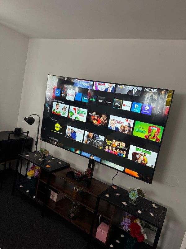 75 " SAMSUNG Smart TV With Stand Included