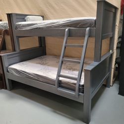 LITERA DE MADERA DE PINO CON LOS COLCHONES INCLUIDOS