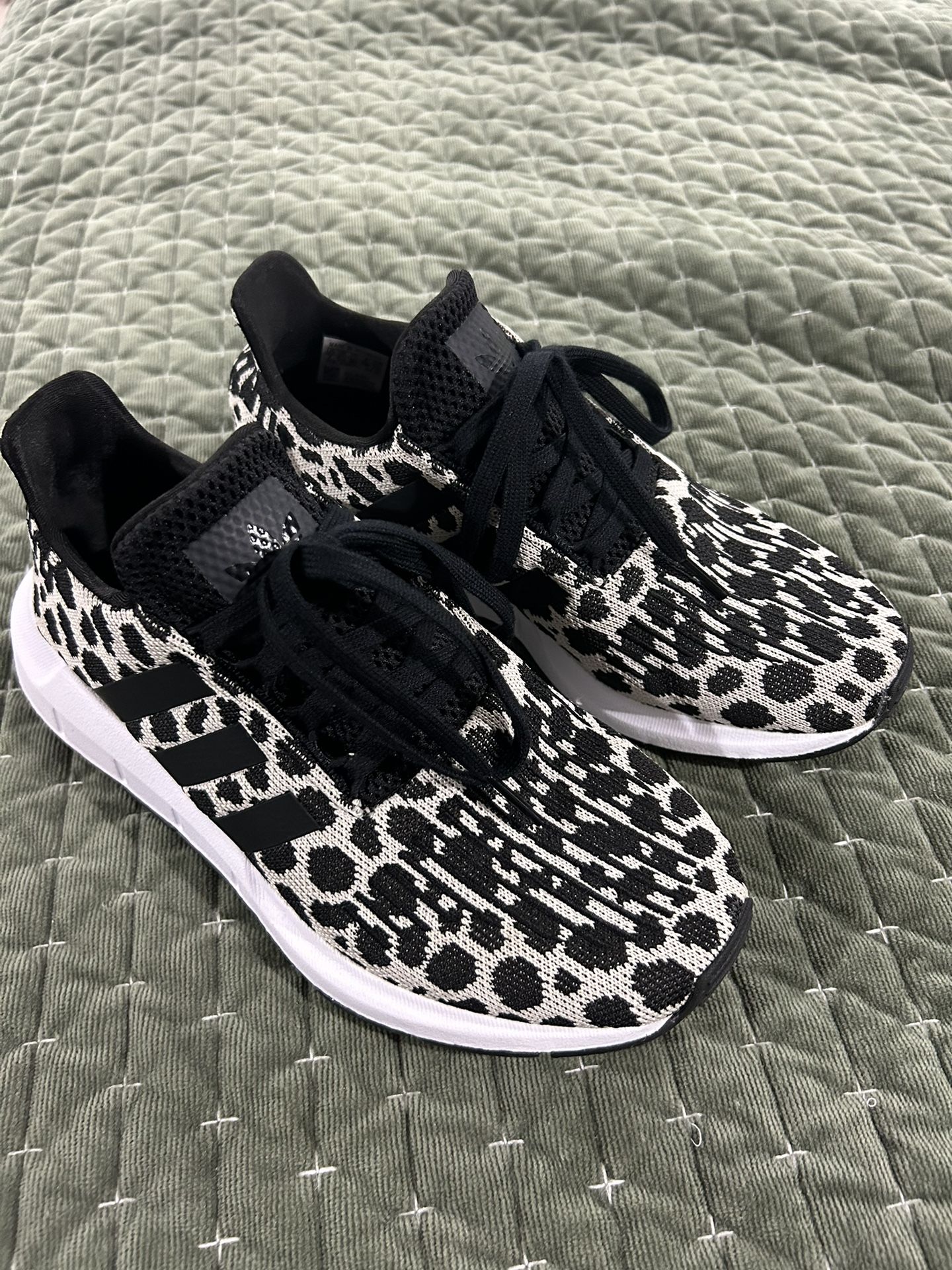 Women’s Adidas leopard print NMD Swift Run running shoes sz 7 Fits 7.5