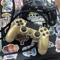 Ps4 + Two Controllers 
