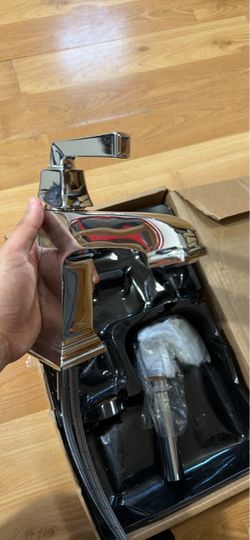 Chrome Single-Handle Bathroom Faucet