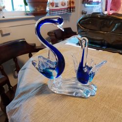 VINTAGE ART GLASS  COBALT BLUE AND TURQUOISE  SWANS $35.00