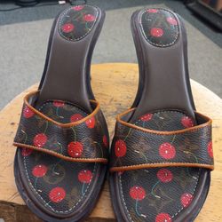 Lv Heels