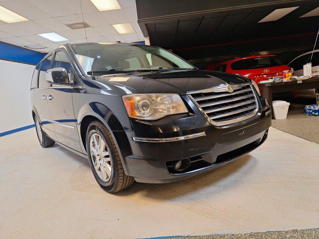 2008 CHRYSLER TOWN COUNTRY 