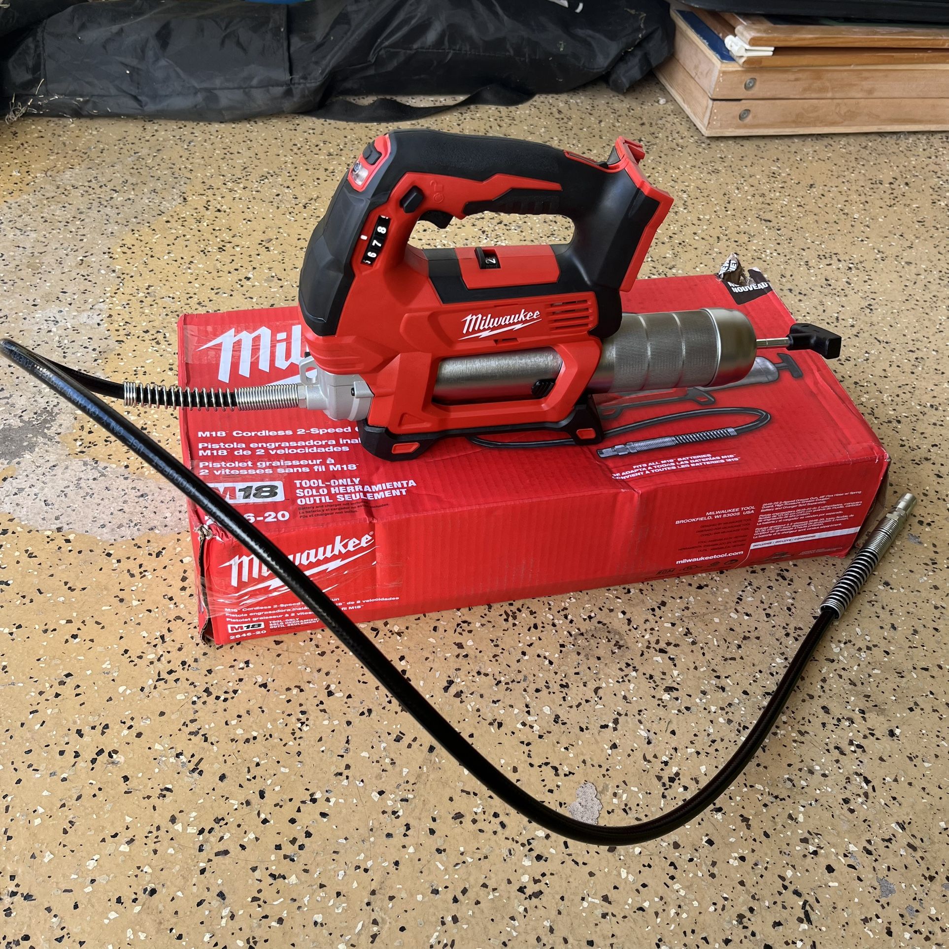 Milwaukee M18 18V Lithium-Ion Cordless Grease Gun 2-Speed (Tool-Only)