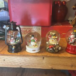 4 Total Snow Globs For The Holidays