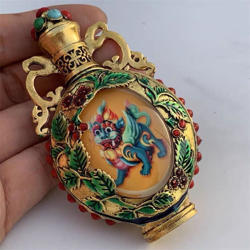 Tibetan Style Decorative Snuff Bottle – Vintage Inspired Ornament