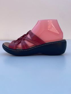 Clarks Softsteps Red Slides With Flowers Accents Size 8