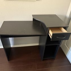 Desk，in good condition