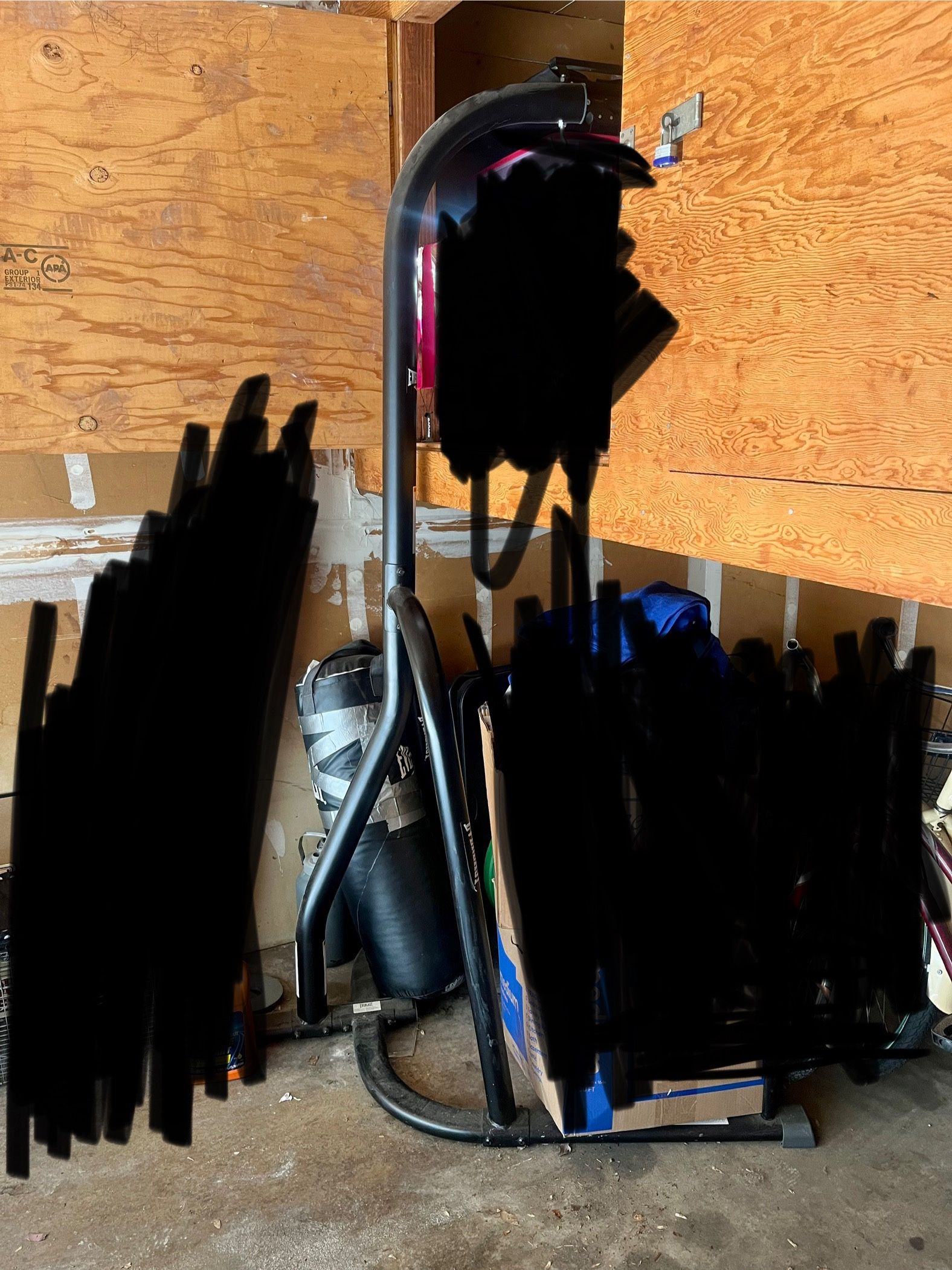 Everlast Punching Bag Stand + Bag
