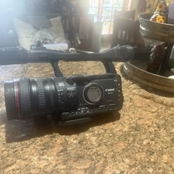 XHA1 Camcorder