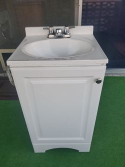 Se vende en excelentes condiciones  Medidas de Frente 18× 18 × 34 pulgadas de altura  $ 75