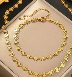 Necklace and Bracelet set Hypo Allergenic and Non Tarnished