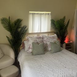 QUEEN SIZE BED FRAME (nearly perfect condition)