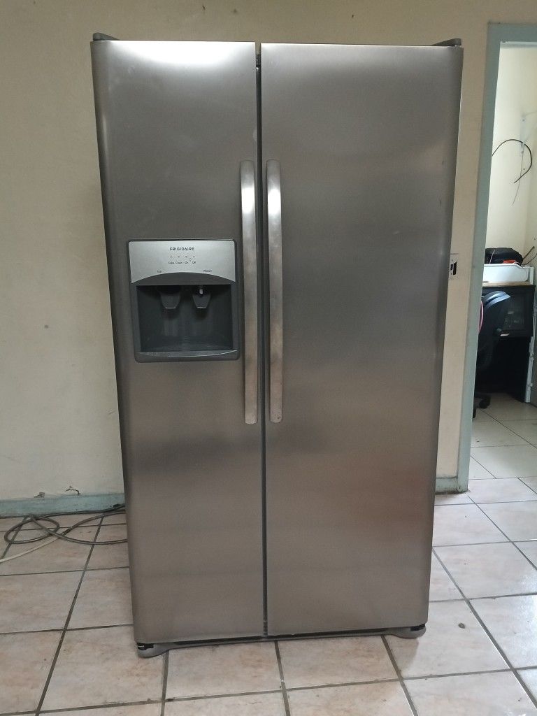 Refrigerador Stailes Steel Frigidaire The Two Doors 36x68 The Used $300