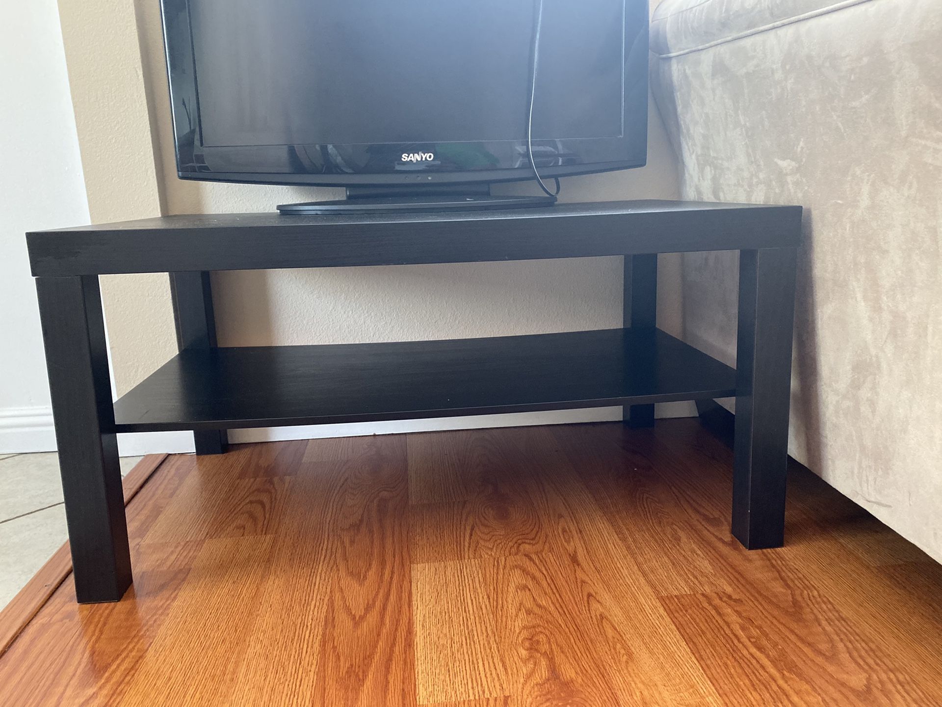 IKEA coffee table end tables (4)