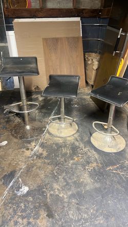 Free bar stools 3