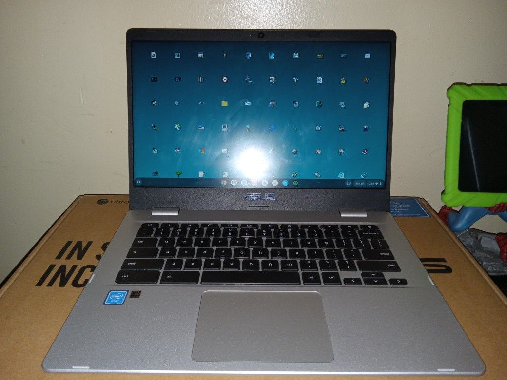 ASUS 14" Chromebook *Mint Condition*