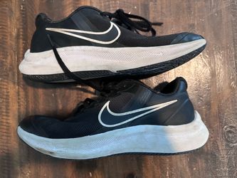 Boys Nike shoes 5Y  Style: DA2776-003