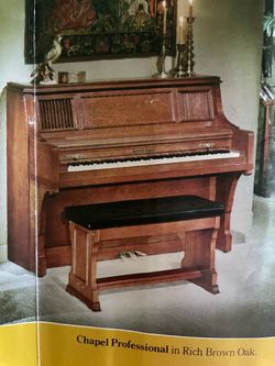 Oak Kohler & Campbell piano with cushioned bench seat