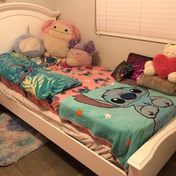 Girl Twin Bed with Dressee in mirror (no mattress included)